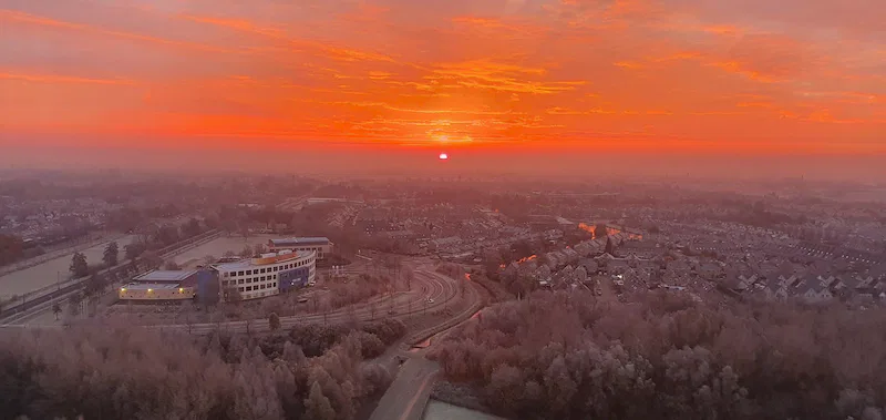 Ochtendballonvaart met 4CB Ballonvaarten – ballon stijgt op bij zonsopkomst boven Gelderland