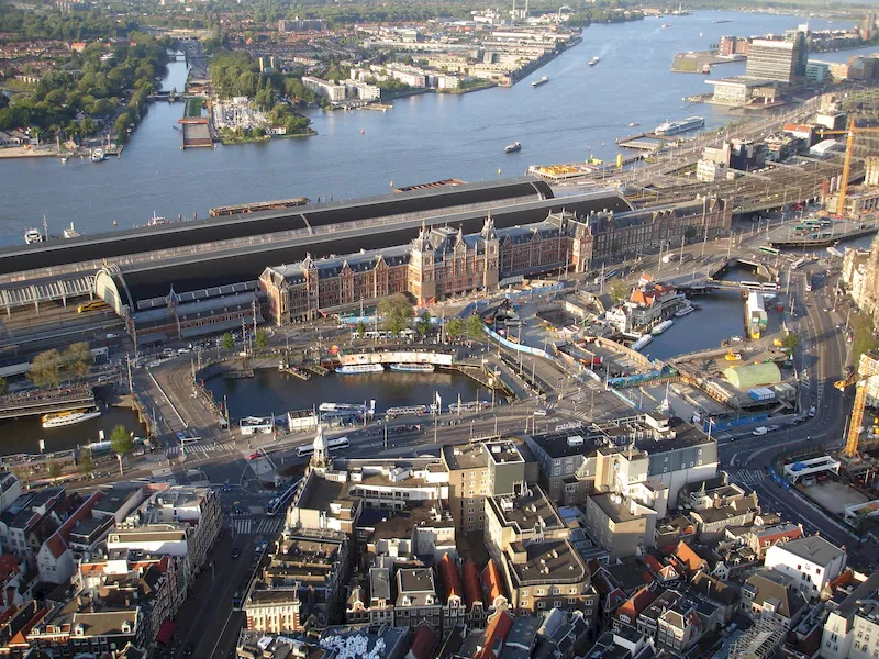 Ballonvaart boven Amsterdam met 4CB Ballonvaarten – uitzicht over grachten en skyline van de hoofdstad